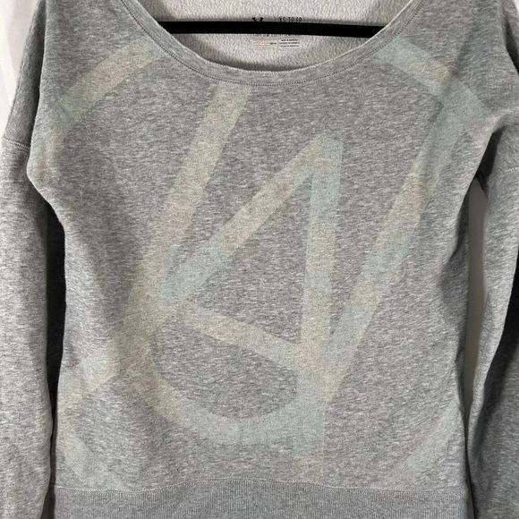 Under Armour Sweater Women's XS Grey Off the Shoulder UA Print Long Sleeve - Picture 4 of 8